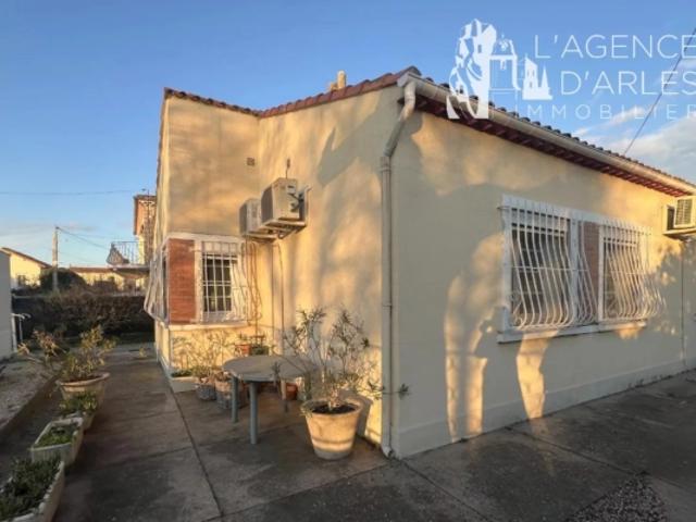 Arles, Monplaisir Sud: maison de plain pied, 4 ch, + atelier, au calme