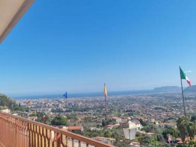 Monreale, adiacenze piazza,vendesi 4 vani, buono stato, panoramico
