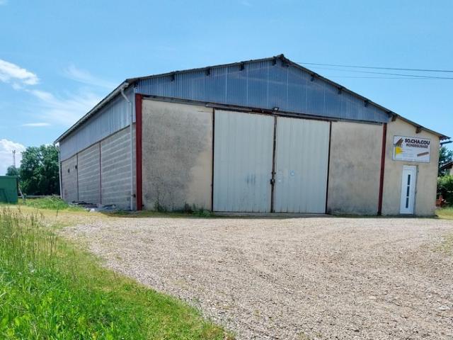 MONSEGUR, bâtiment réhabilitable, terrain d'envrion 1684 m²