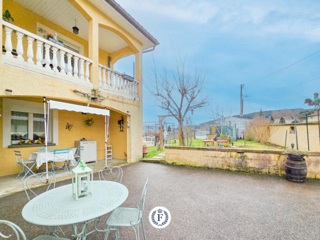 Monsols: Maison 5 chambres, 1329 m2 de terrain, garage.