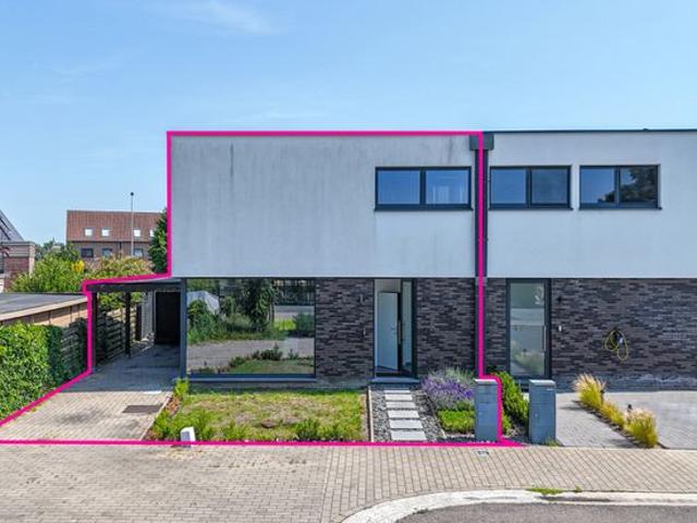 Mooi afgewerkte, moderne HOB gelegen in doodlopende straat!