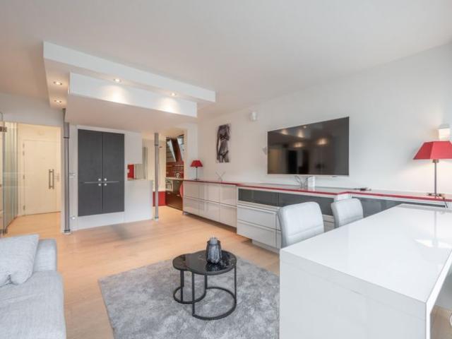 Mooi afgewerkte studio, gelegen in de Lippenslaan op wandel
