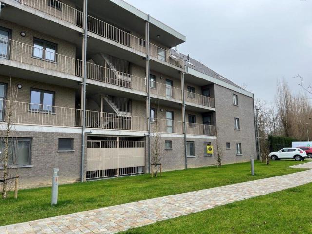 Mooi gelijkvloers appartement met 2 slaapkamers en terras