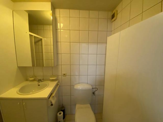 Mooi gemeubelde studio in het centrum