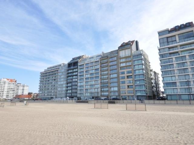 Mooi gerenoveerd vakantie appartement op de zeedijk in Du.