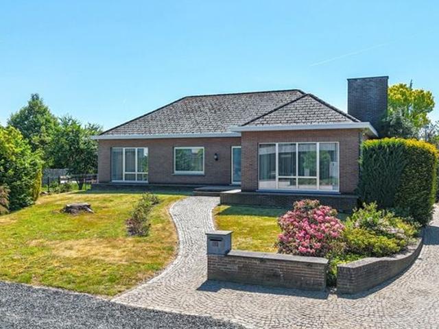 Mooie, volledig onderkelderde bungalow met 3 slaapkamers!