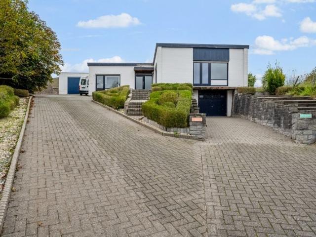Mooie bungalow met aparte loods en grote tuin