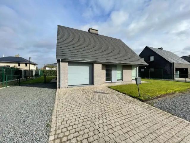 Mooie instapklare villa gelegen in een rustige en recente woonwijk