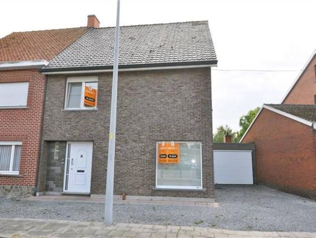 VERKOCHT Mooie, instapklare gezinswoning met garage & par