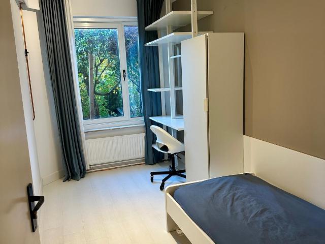 Mooie kamer in een modern appartement beschikbaar