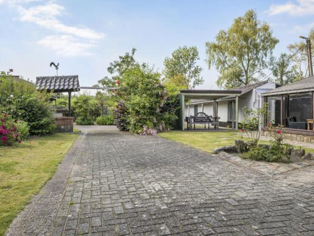 Mooie open bebouwing met tuin en magazijn in Stekene!