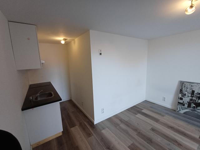 Mooie ruime kamer met eigen voorzieningen