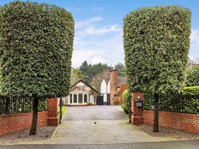 Moorea, Kerrymount Avenue, Foxrock, Dublin 18, D18 Y1X9