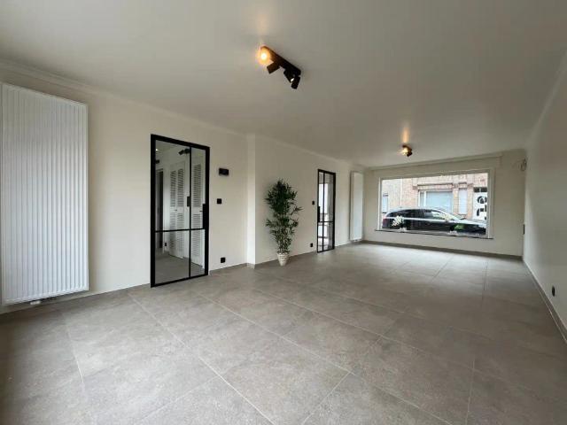 Moorsele Instapklare woning met parking achteraan