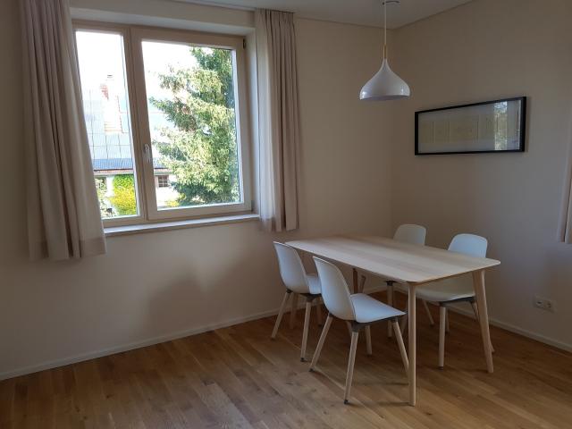 Möb. 2 Zimmer Appartement in Niedrigenergie Mehrparteienhaus zu vermieten