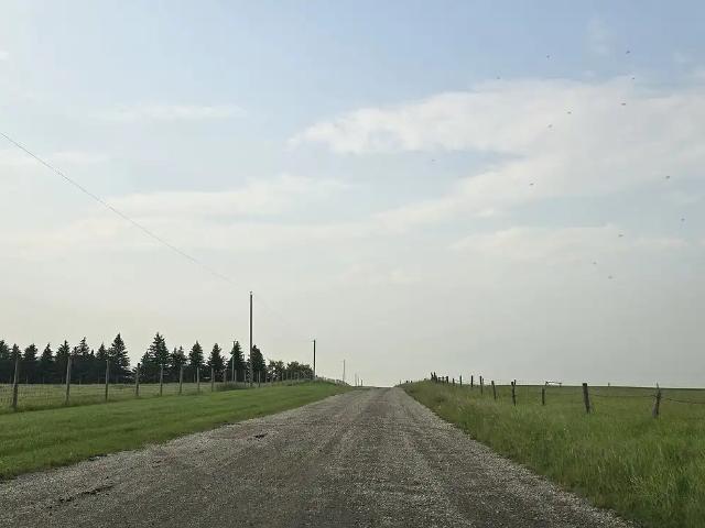 Mobile home with city and mountain views on shred 40 acre lot. Rockyview county