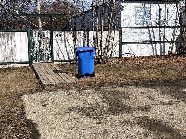 Mobile Home For Sale In Parkview Village. Handyman Special