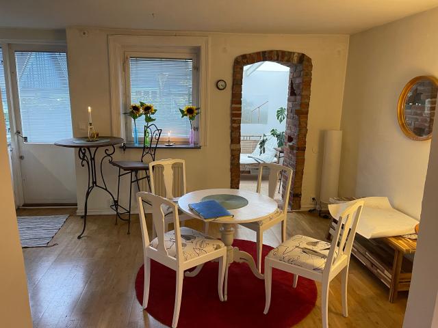 Möblerat gathus med trädgård 55 m² 13 500 kr
