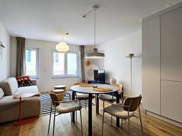 MÖBLIERT MIT BALKON IM NEUBAU 1.950,00 EURproMonat Kaltmiete, ca.55,00 m² Wohnfläche