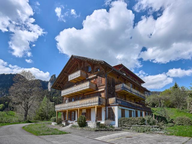Möblierte 4 Zimmer Wohnung mit 2 Balkonen und Panoramasicht