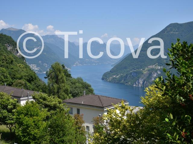 Möblierte Luxusvilla mit 180 Grad Seeblick