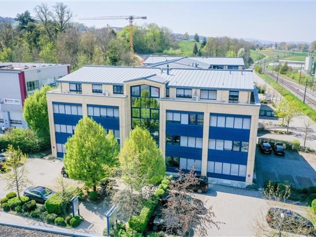 Möblierter Arbeitsplatz im High Tech Center
