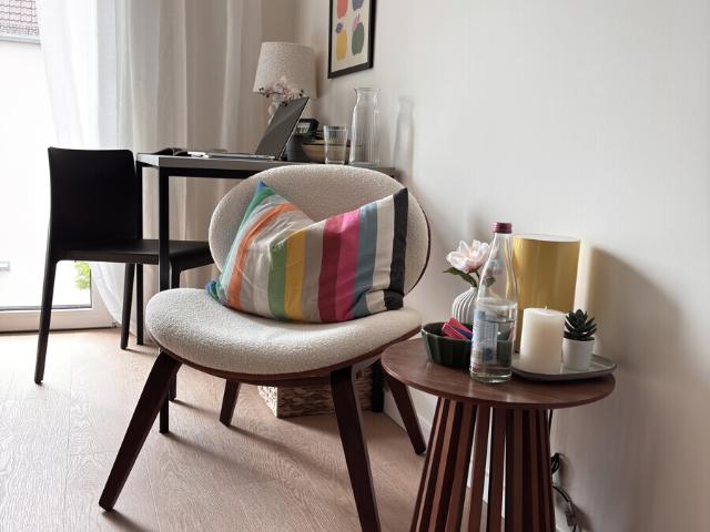 Möbliertes Neubau Apartment 1. OG mit Balkon für Studenten & Azubis direkt an der Uni Augsburg!