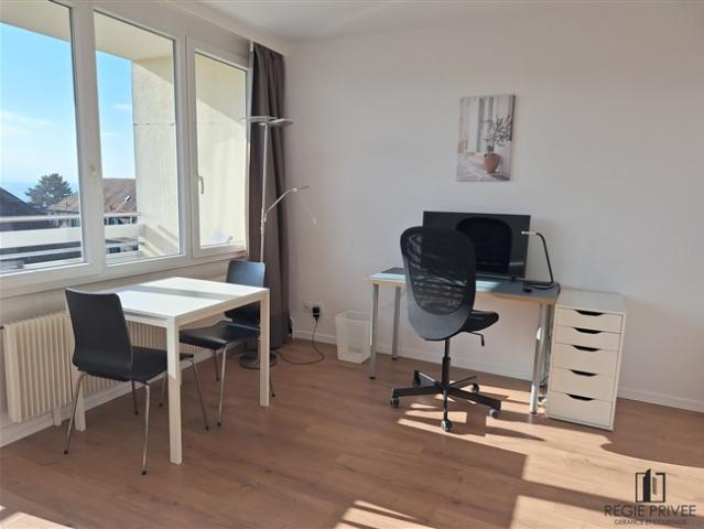 Möbliertes und ausgestattetes Studio