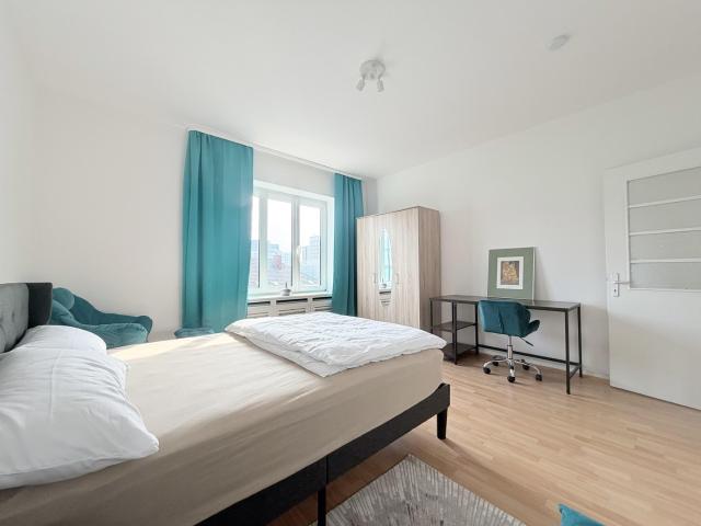 Großes möbliertes 1,5 WG Zimmer 35 m2 in Düsseldorf Golzheim am Rhein – auch für Paar geeignet