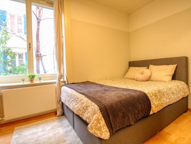 Möbliertes Zimmer in modernisierter Wohnung an top Lage