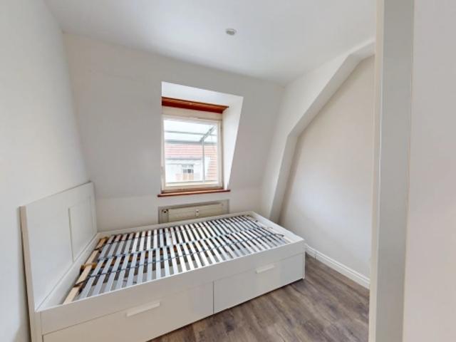 Möbliertes Zimmer in modernisierter Wohnung an top Lage