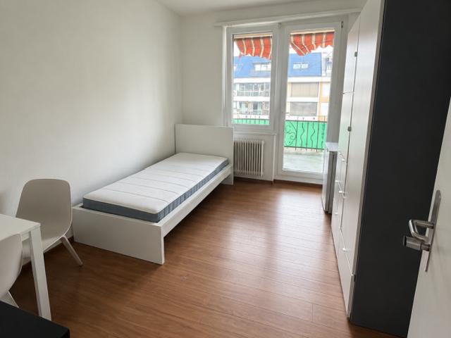 Möbliertes Zimmer mit Balkon in Zürich zu vermieten