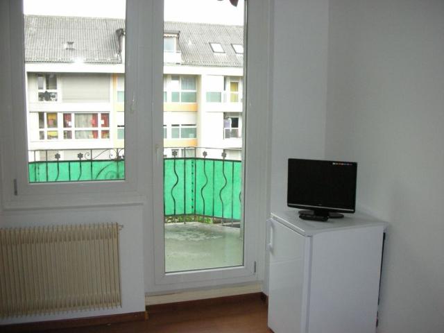Möbliertes Zimmer mit Balkon in Zürich zu vermieten