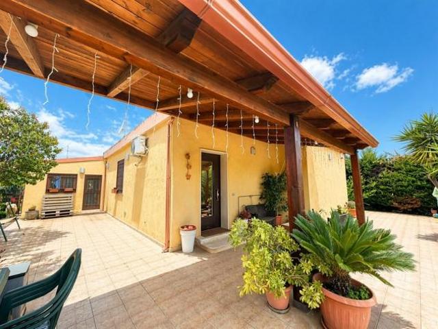 MODUGNO BA VILLA UNIFAMILIARE CON GIARDINO PRIVATO