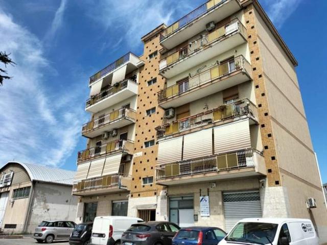 Modugno Strada Statale 98 km 13 Libero tre vani e accessori