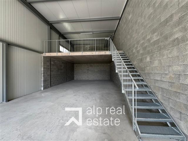 Modularer Raum mit 124 m² – Flexibilität & strategische Lage nahe der A9