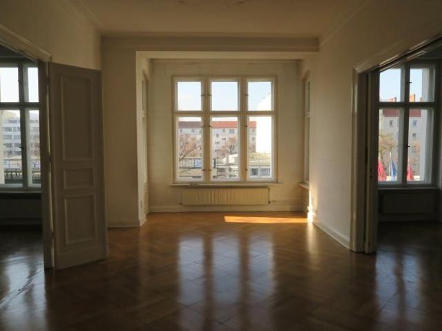 mod. Altbauwohnung gleich am Ku´Damm 5 Zimmer WG geeignet