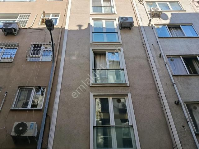 Kadıköy Moda Da Masrafsız 10 Yaşında Binada Ara Kat 1+1 Kombili Kiralık Daire