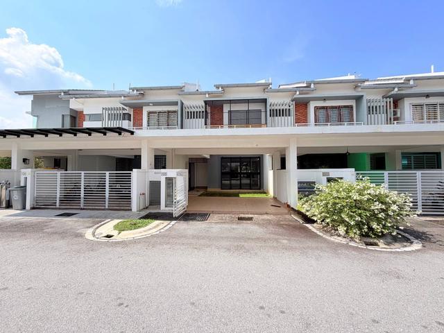 MODEN DESIGN LAMAN MAWAR KOTA SERIEMAS Double Storey Facing Side House