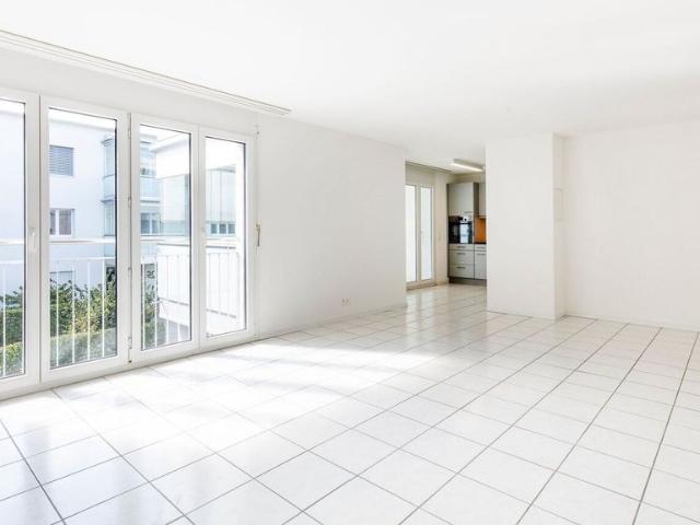 Attractive 3.5 room apartment with glazed balcony
