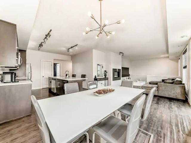MODERN 3 BDRM 2 BATHROOM TOWNHOUSE