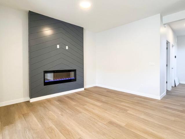 Modern 3 Bed, 3 Bath Home In Griesbach | Double Garage | Pets Negotiable