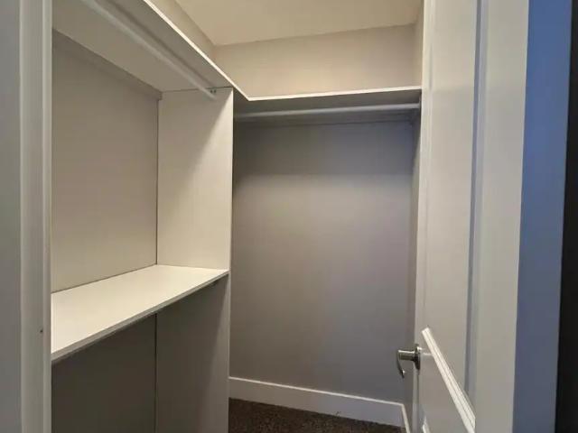 Modern 3 Bed, 2.5 Bath Upper Suite | AC + Laundry | Regina