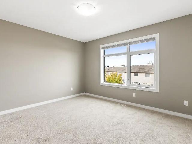 Modern 3 Bed + Den Townhome in Hampton Heights – West Edmonton