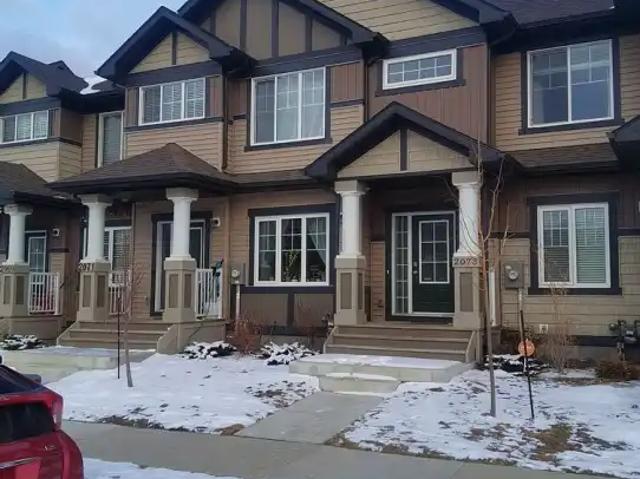 Modern 3 Bed Townhouse in Desrochers | Double Garage | Prime Location!