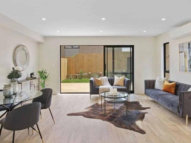Modern 3 Beddy 2.5 Bathroom in zone for Macleans!