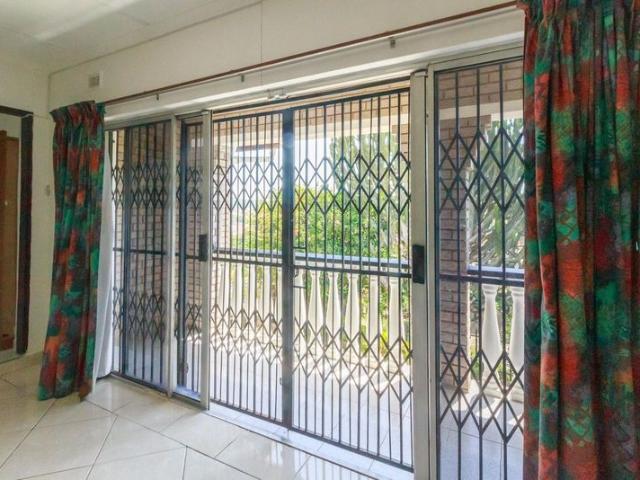 Modern 3 bedroom and double garage plus