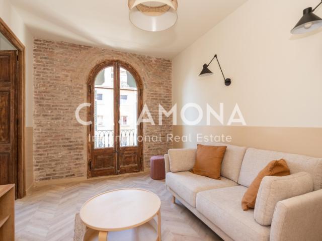 Modern 3 Bedroom Apartment with Balcony in Gràcia