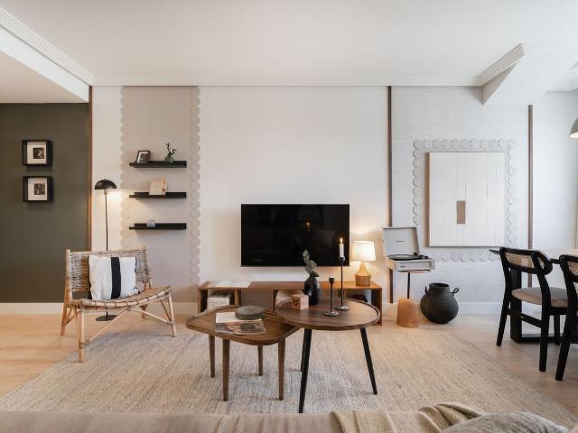 Modern 3 Bedroom Apartment with Designer Furniture and Ducted Air Conditioning, Madrid Amsterdam Apartments for Rent