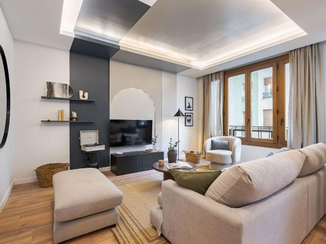 Modern 3 Bedroom Apartment with Private Terrace on Jorge Juan Street, Madrid Amsterdam Apartments for Rent